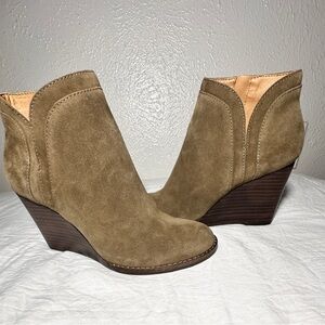 Lucky Brand Suede Wedge Booties Tan Women’s 6.5